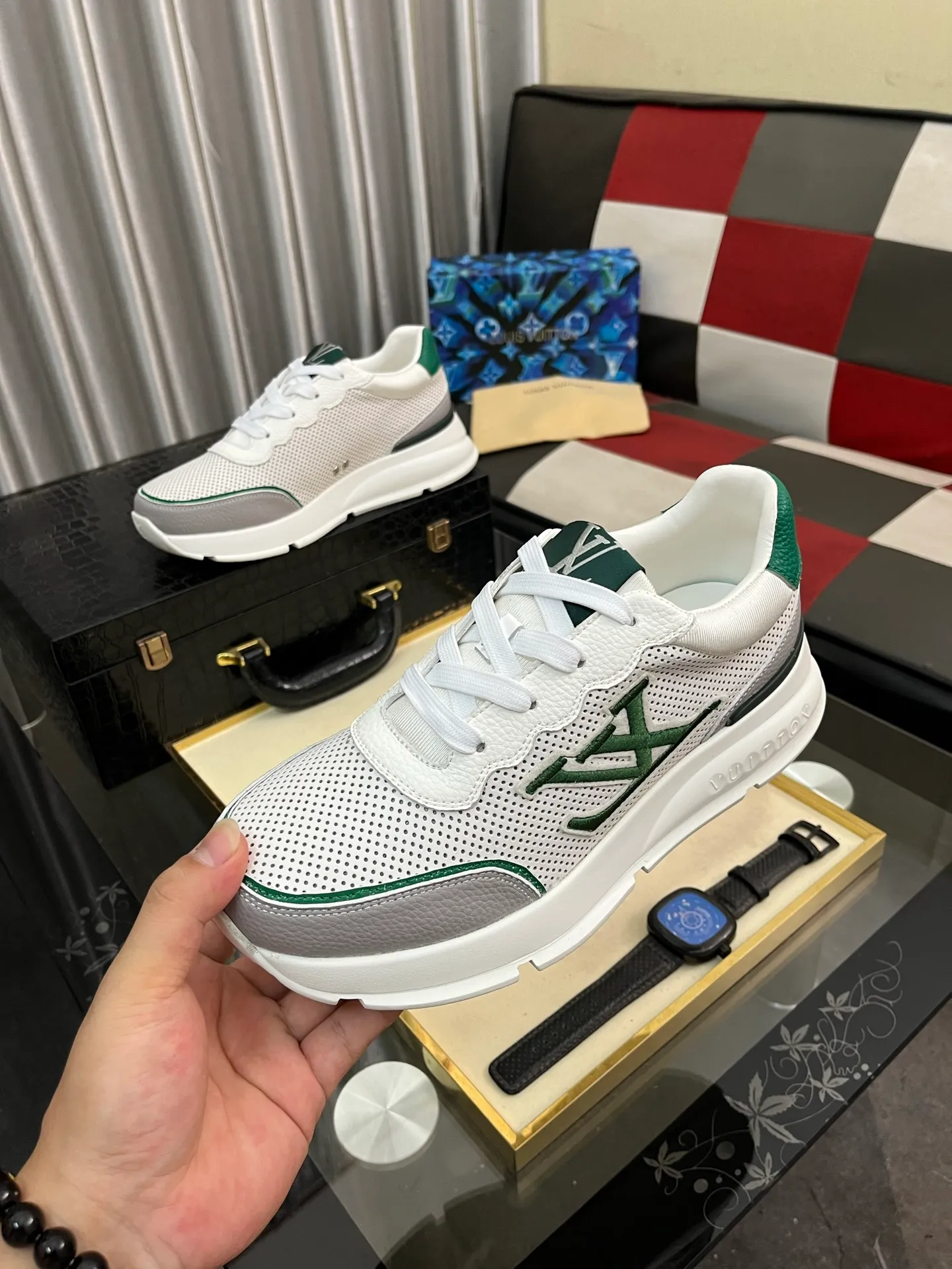 Men's shoes 💰440⌚️⌚️【LOUlS VUlTTON】Louis Vuitton ~ unique and casual style. LV counter purchasing 🏃casual shoes😍😍 are on sale at the men's counter at the same time. Italian imported brands select top-layer Italian cowhide. 🐑Sheepskin lining (refuses to discolor and rub feet) Sole: Original sole specially provided by the original factory 🎬Better in kind Code number: 38-446⃣️Color selection